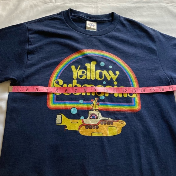 Woman’s Navy Blue T Shirt Yellow Submarines graphic Size S - Picture 4 of 8